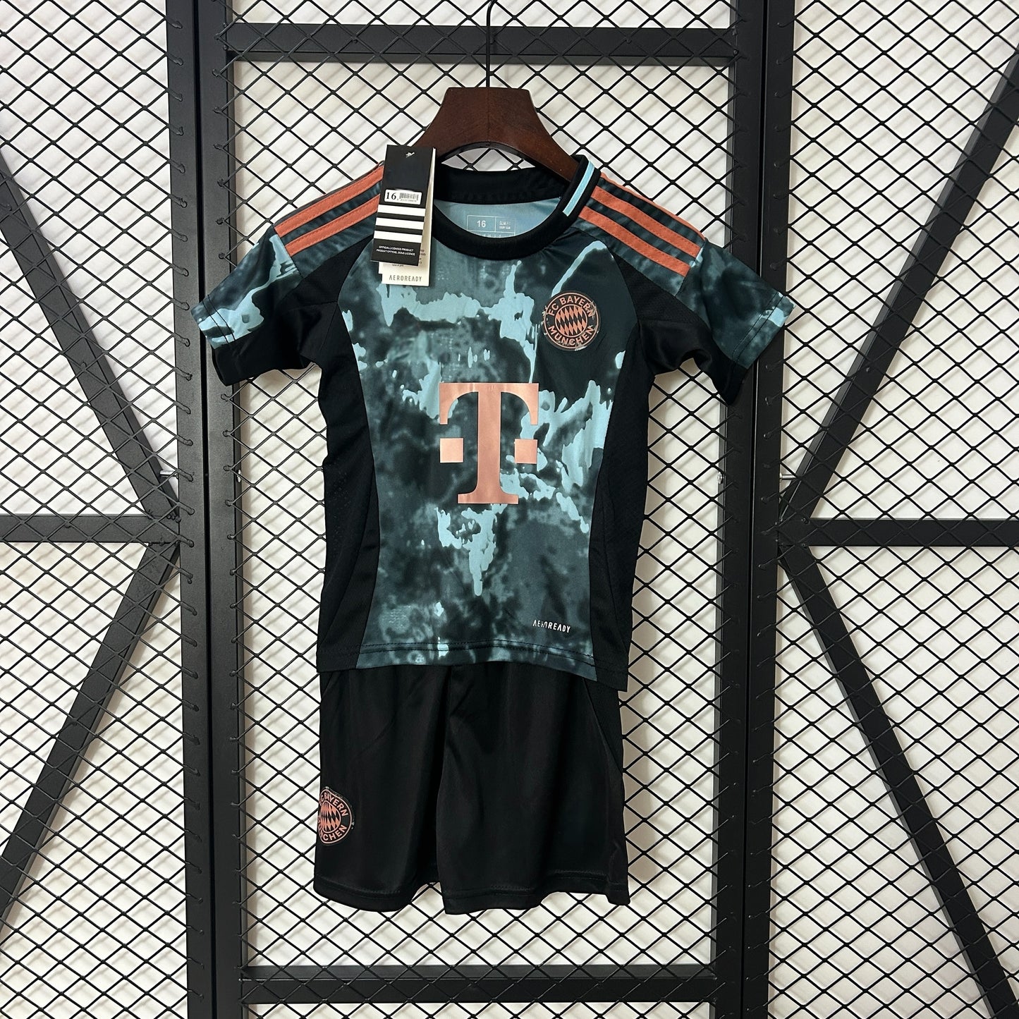 Bayern Borta Set 24/25