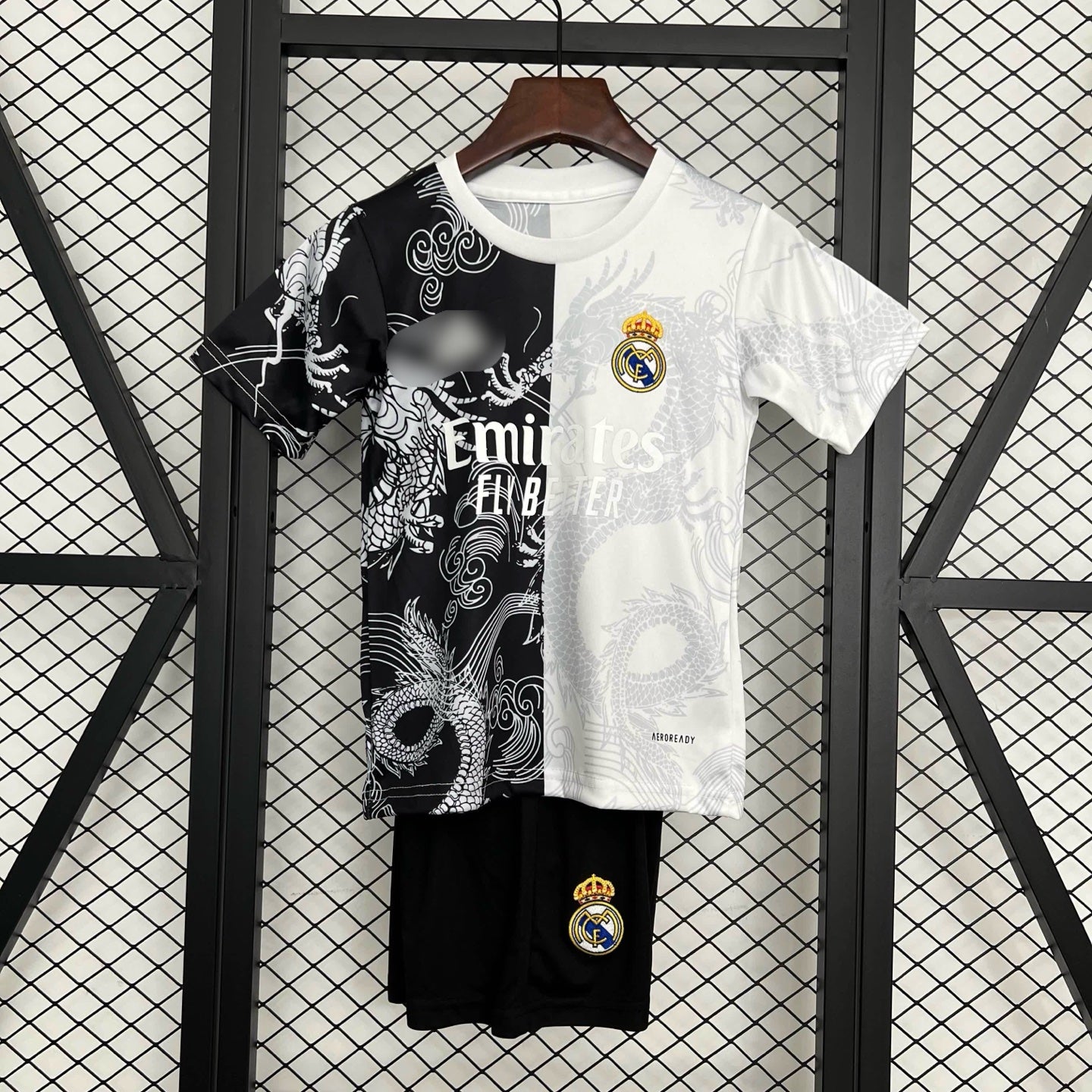 Real Madrid Black And White Dragon Set 25/26